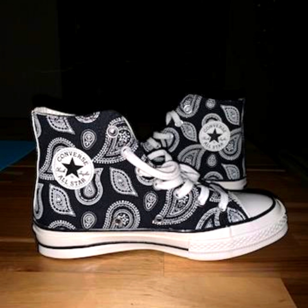 Converse Hightops - Black & white paisley